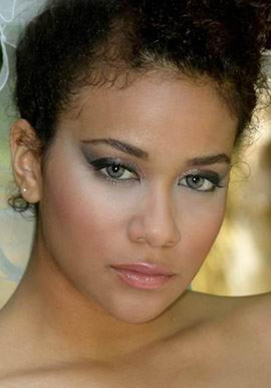 nese-sayles4